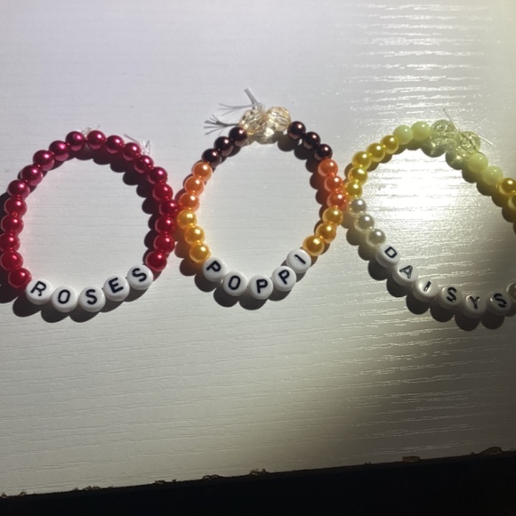 Flower bracelets - Picture 8 of 8